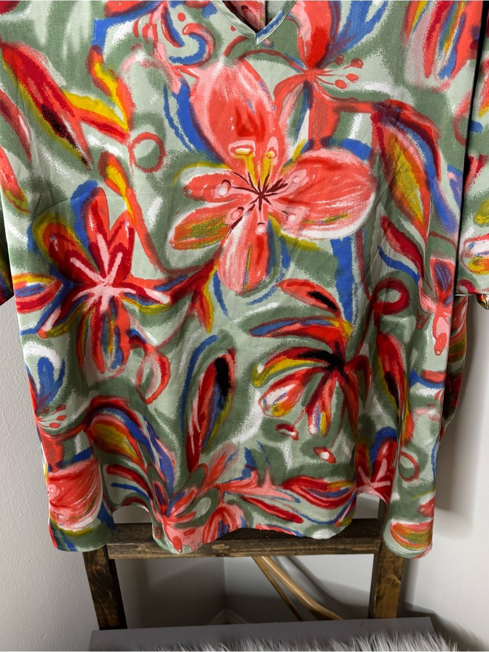 Jodifl V-Neck Floral Print Women’s Top in Multicolor Size L - Picture 3 of 5